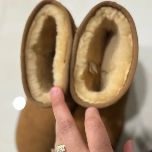 Cozy UGGs, real chestnut woman - Picture 3 of 6